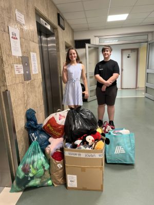 Adomány átadása (DÖK)